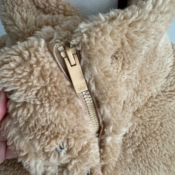 Alo Yoga Jacket - Picture 2 of 13